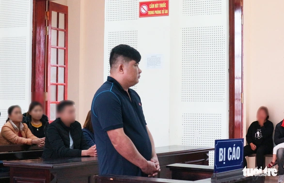 Mang 10 lít xăng đốt nhà người tình, lĩnh 13 năm tù - Ảnh 1. Mang 10 lít xăng đốt nhà người tình, lĩnh 13 năm tù - Ảnh 1.