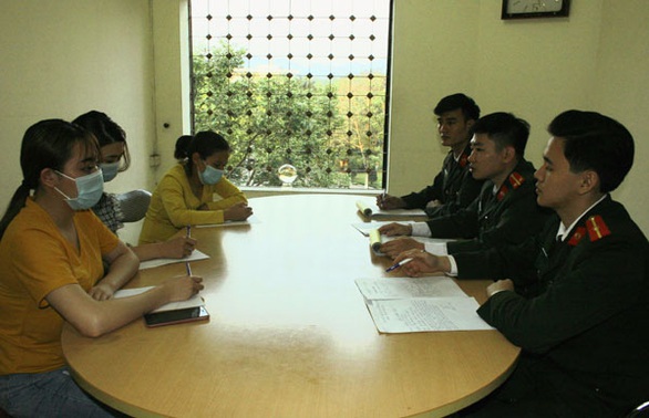 Đăng tin sai sự thật về ca COVID-19 thứ 17, 4 cô gái bị phạt 40 triệu - Ảnh 1. Đăng tin sai sự thật về ca COVID-19 thứ 17, 4 cô gái bị phạt 40 triệu - Ảnh 1.