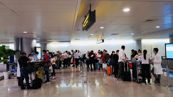 9 người nước ngoài trên chuyến bay VN0054 dương tính với COVID-19 - Ảnh 1. 9 người nước ngoài trên chuyến bay VN0054 dương tính với COVID-19 - Ảnh 1.
