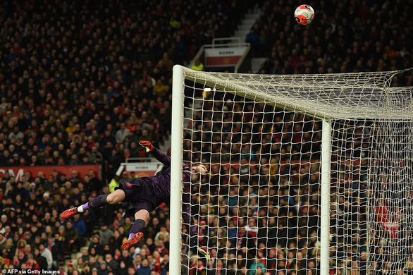 Man Utd hạ gục Man City, đưa Liverpool áp sát ngôi vô địch - Ảnh 3. Man Utd hạ gục Man City, đưa Liverpool áp sát ngôi vô địch - Ảnh 3.
