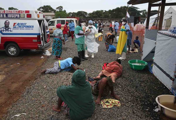 Cuộc trường chinh tìm văcxin cứu người - Kỳ 2: Cuộc chiến với tử thần Ebola - Ảnh 1. Cuộc trường chinh tìm văcxin cứu người - Kỳ 2: Cuộc chiến với tử thần Ebola - Ảnh 1.