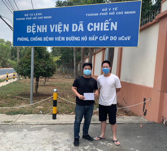 Thêm 3 bệnh nhân COVID-19 ở TP.HCM xuất viện - Ảnh 1. Thêm 3 bệnh nhân COVID-19 ở TP.HCM xuất viện - Ảnh 1.