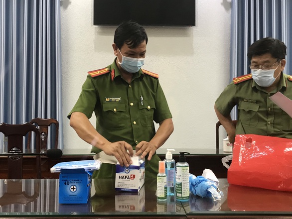 Vụ tái chế khẩu trang ở Long An: Tái chế từ khẩu trang lỗi, không phải đã qua sử dụng - Ảnh 1. Vụ tái chế khẩu trang ở Long An: Tái chế từ khẩu trang lỗi, không phải đã qua sử dụng - Ảnh 1.