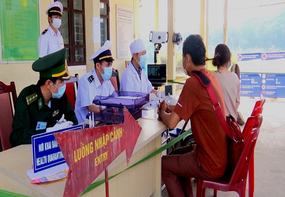 Chấp thuận cho 3 công dân Lào nhập cảnh vào Việt Nam chữa bệnh - Ảnh 1.