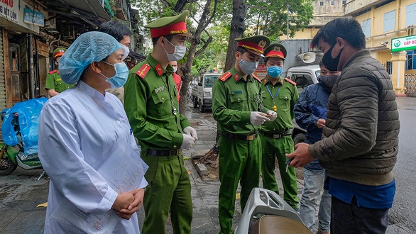 Xử nghiêm việc không cách ly xã hội - Ảnh 1. Xử nghiêm việc không cách ly xã hội - Ảnh 1.