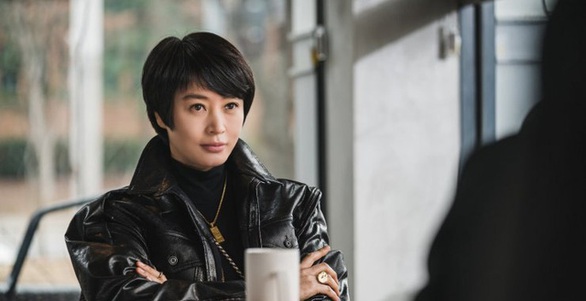 Hyena: Gay cấn trận chiến cuối cùng với ‘linh cẩu’ đầu đàn - Ảnh 6. Hyena: Gay cấn trận chiến cuối cùng với ‘linh cẩu’ đầu đàn - Ảnh 6.