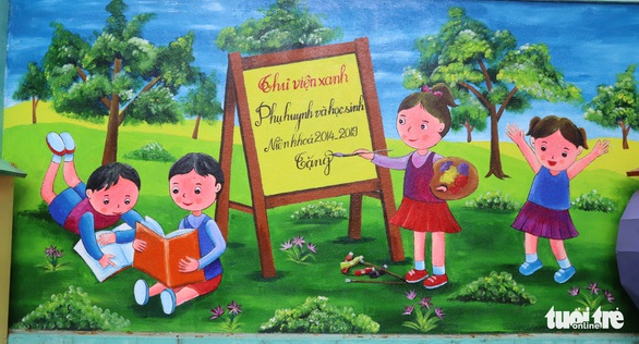 Trò nghỉ học, hằng ngày thầy vẫn đến làm đẹp trường chờ đón học sinh - Ảnh 8. Trò nghỉ học, hằng ngày thầy vẫn đến làm đẹp trường chờ đón học sinh - Ảnh 8.
