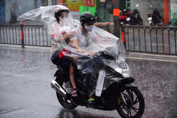 TP.HCM và Nam Bộ mưa, đề phòng dông lốc, mưa đá nguy hiểm - Ảnh 1. TP.HCM và Nam Bộ mưa, đề phòng dông lốc, mưa đá nguy hiểm - Ảnh 1.