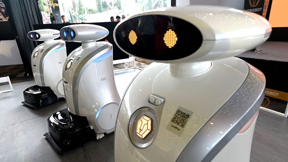 Corona khiến robot thay con người nhanh hơn - Ảnh 1. Corona khiến robot thay con người nhanh hơn - Ảnh 1.