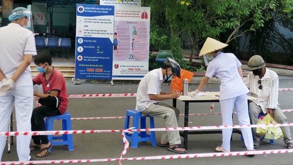 Cách ly xã hội làm phẳng đường đi của dịch - Ảnh 1. Cách ly xã hội làm phẳng đường đi của dịch - Ảnh 1.