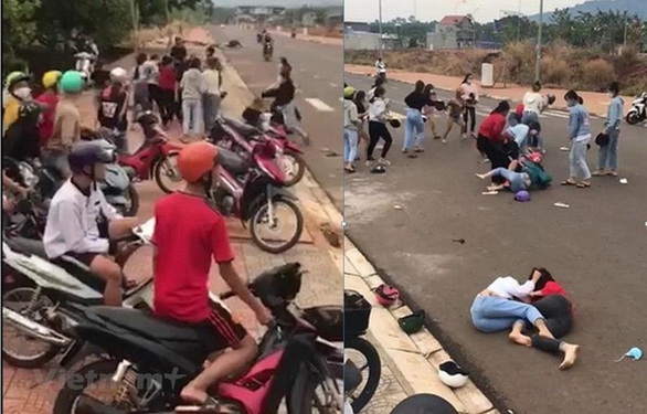 Bình Phước: Hai nhóm thiếu nữ đánh nhau ở cổng trường do mâu thuẫn tiền bạc - Ảnh 1. Bình Phước: Hai nhóm thiếu nữ đánh nhau ở cổng trường do mâu thuẫn tiền bạc - Ảnh 1.
