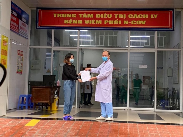 Hai ca COVID-19 từng xét nghiệm âm tính rồi dương tính được công bố khỏi bệnh - Ảnh 1. Hai ca COVID-19 từng xét nghiệm âm tính rồi dương tính được công bố khỏi bệnh - Ảnh 1.
