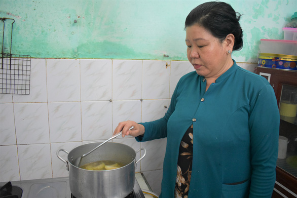 Một phụ nữ cưu mang hơn 20 công nhân thất nghiệp vì COVID-19 - Ảnh 1. Một phụ nữ cưu mang hơn 20 công nhân thất nghiệp vì COVID-19 - Ảnh 1.