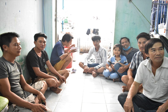 Một phụ nữ cưu mang hơn 20 công nhân thất nghiệp vì COVID-19 - Ảnh 2. Một phụ nữ cưu mang hơn 20 công nhân thất nghiệp vì COVID-19 - Ảnh 2.