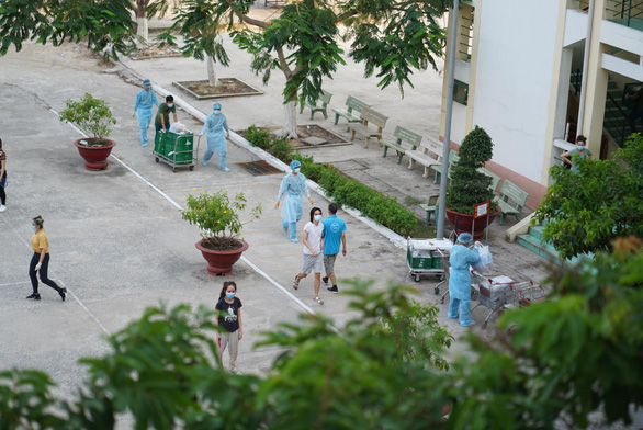 Xúc động lá thư của một du học sinh gửi các chiến sĩ ở khu cách ly do COVID-19 - Ảnh 2. Xúc động lá thư của một du học sinh gửi các chiến sĩ ở khu cách ly do COVID-19 - Ảnh 2.