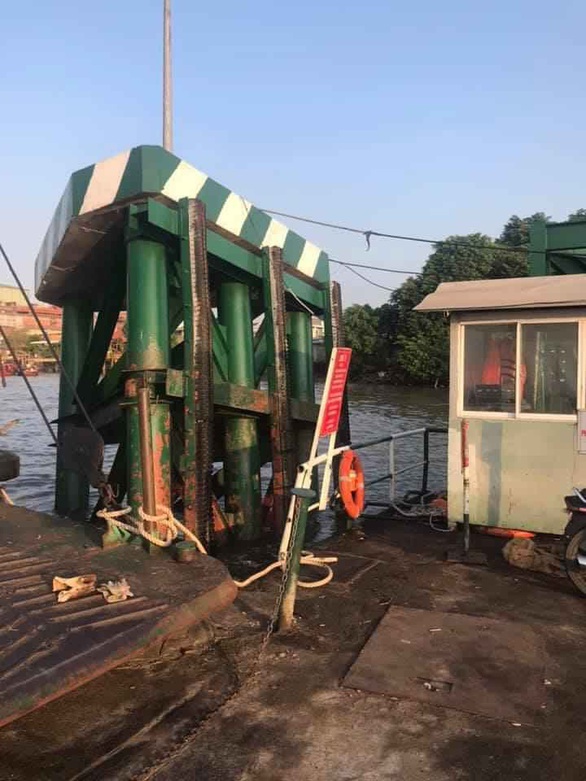 Tàu biển va chạm bến nổi, phà Cát Lái phải giảm tải - Ảnh 2. Tàu biển va chạm bến nổi, phà Cát Lái phải giảm tải - Ảnh 2.