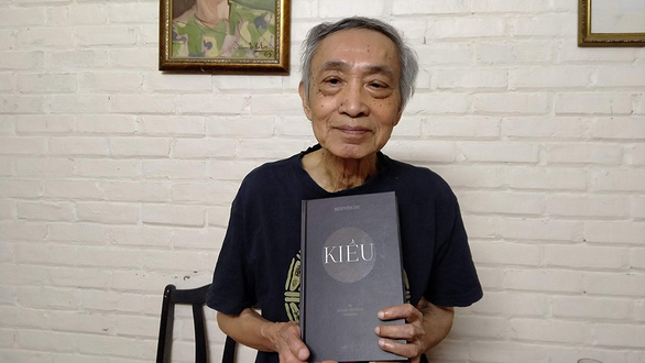 Ra mắt Truyện Kiều bản tiếng Anh của Dương Tường - Ảnh 1. Ra mắt Truyện Kiều bản tiếng Anh của Dương Tường - Ảnh 1.