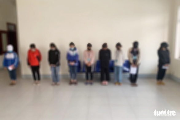 Lên mạng khoe đánh bạn tưng bừng, ra trước công an xếp hàng riu ríu - Ảnh 1. Lên mạng khoe đánh bạn tưng bừng, ra trước công an xếp hàng riu ríu - Ảnh 1.