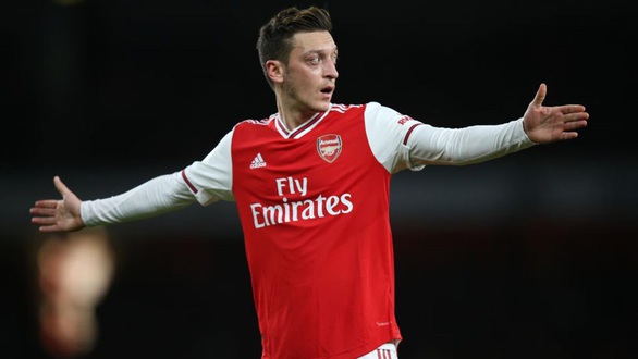 Arsenal: đội bóng Anh đầu tiên giảm lương cầu thủ - Ảnh 1. Arsenal: đội bóng Anh đầu tiên giảm lương cầu thủ - Ảnh 1.