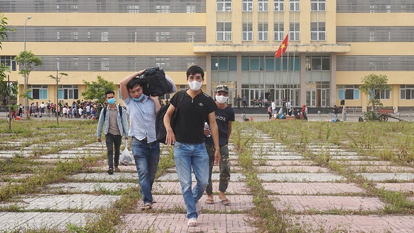 Vì sao phải cách ly hơn 20 ngày? - Ảnh 1. Vì sao phải cách ly hơn 20 ngày? - Ảnh 1.