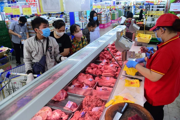 Thủ tướng: Giá thịt heo vẫn tăng, liệu có bị làm giá hay không? - Ảnh 1. Thủ tướng: Giá thịt heo vẫn tăng, liệu có bị làm giá hay không? - Ảnh 1.