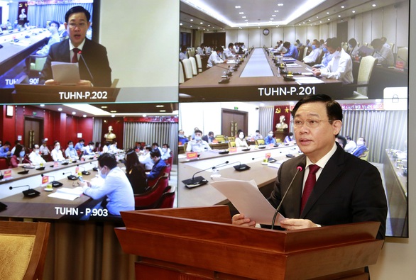 Hà Nội đã tiên phong, chiến thắng trong chống COVID-19, còn phục hồi và phát triển kinh tế thì sao? - Ảnh 1. Hà Nội đã tiên phong, chiến thắng trong chống COVID-19, còn phục hồi và phát triển kinh tế thì sao? - Ảnh 1.
