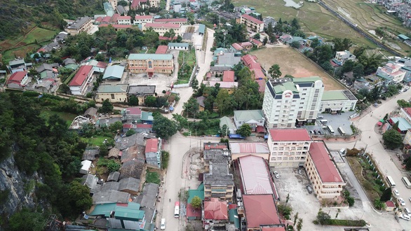 Phong tỏa toàn bộ thị trấn Đồng Văn - Ảnh 2. Phong tỏa toàn bộ thị trấn Đồng Văn - Ảnh 2.