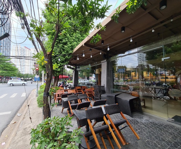 Bình Dương tiếp tục đóng cửa dịch vụ không cấp thiết - Ảnh 1. Bình Dương tiếp tục đóng cửa dịch vụ không cấp thiết - Ảnh 1.