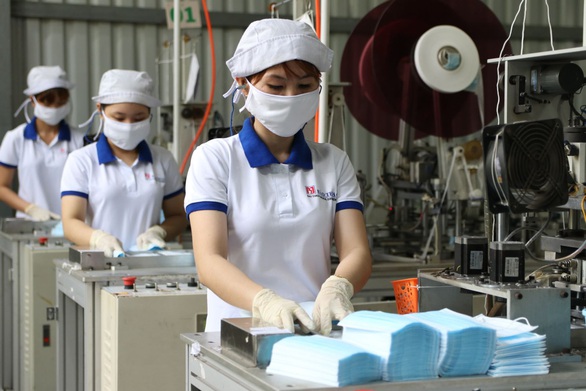 Sản xuất 13 triệu khẩu trang/ngày nhưng không xuất khẩu được vì vướng quy định - Ảnh 1. Sản xuất 13 triệu khẩu trang/ngày nhưng không xuất khẩu được vì vướng quy định - Ảnh 1.
