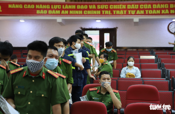 Nghe tin công an tổ chức hiến máu, người dân Đà Nẵng rủ nhau tham gia - Ảnh 4. Nghe tin công an tổ chức hiến máu, người dân Đà Nẵng rủ nhau tham gia - Ảnh 4.