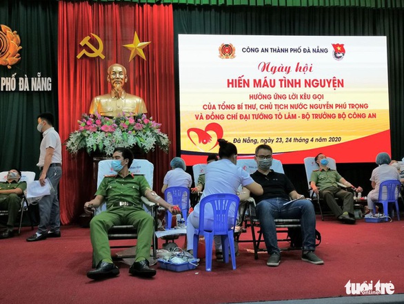 Nghe tin công an tổ chức hiến máu, người dân Đà Nẵng rủ nhau tham gia - Ảnh 5. Nghe tin công an tổ chức hiến máu, người dân Đà Nẵng rủ nhau tham gia - Ảnh 5.