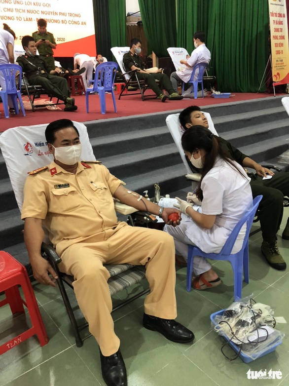 Nghe tin công an tổ chức hiến máu, người dân Đà Nẵng rủ nhau tham gia - Ảnh 8. Nghe tin công an tổ chức hiến máu, người dân Đà Nẵng rủ nhau tham gia - Ảnh 8.