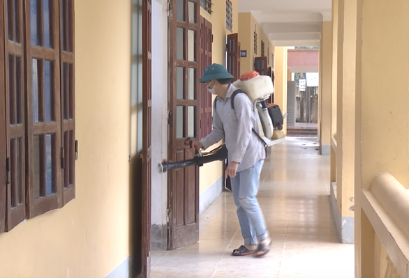 Ra viện về nhà một ngày, bệnh nhân 137 phải quay lại vì nghi dương tính - Ảnh 1. Ra viện về nhà một ngày, bệnh nhân 137 phải quay lại vì nghi dương tính - Ảnh 1.