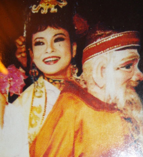 Nghệ sĩ tuồng Đàm Liên - ‘ông già cõng vợ đi xem hội’ - vừa qua đời - Ảnh 2. Nghệ sĩ tuồng Đàm Liên - ‘ông già cõng vợ đi xem hội’ - vừa qua đời - Ảnh 2.