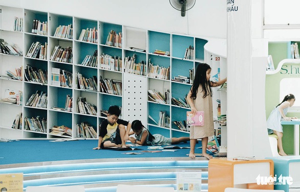 Thư viện, phòng đọc sách ở TP.HCM phải đảm bảo giãn cách 1 mét trở lên - Ảnh 1. Thư viện, phòng đọc sách ở TP.HCM phải đảm bảo giãn cách 1 mét trở lên - Ảnh 1.
