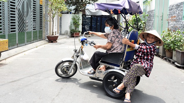 Dìu nhau vượt dịch - Ảnh 3. Dìu nhau vượt dịch - Ảnh 3.