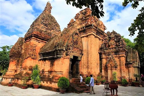 Tháp Bà Ponagar và Hòn Chồng Nha Trang mở cửa trở lại - Ảnh 1. Tháp Bà Ponagar và Hòn Chồng Nha Trang mở cửa trở lại - Ảnh 1.