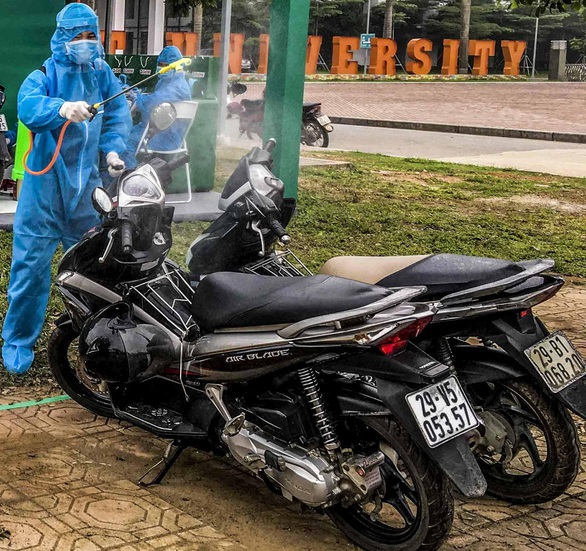 Castrol thay nhớt xe miễn phí cho các y, bác sĩ khu cách ly - Ảnh 1. Castrol thay nhớt xe miễn phí cho các y, bác sĩ khu cách ly - Ảnh 1.