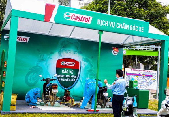 Castrol thay nhớt xe miễn phí cho các y, bác sĩ khu cách ly - Ảnh 5. Castrol thay nhớt xe miễn phí cho các y, bác sĩ khu cách ly - Ảnh 5.