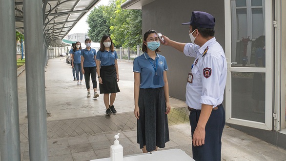 Học sinh ngồi cách nhau 1,5m: Không bắt buộc! - Ảnh 1. Học sinh ngồi cách nhau 1,5m: Không bắt buộc! - Ảnh 1.