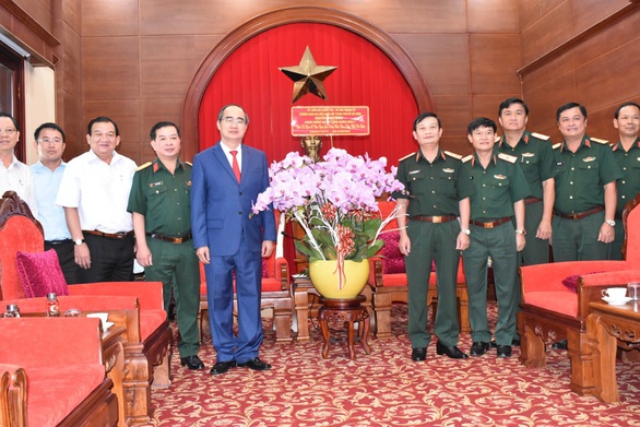 Lãnh đạo TP.HCM thăm Quân khu 7 và các Anh hùng lực lượng vũ trang nhân dân - Ảnh 2. Lãnh đạo TP.HCM thăm Quân khu 7 và các Anh hùng lực lượng vũ trang nhân dân - Ảnh 2.