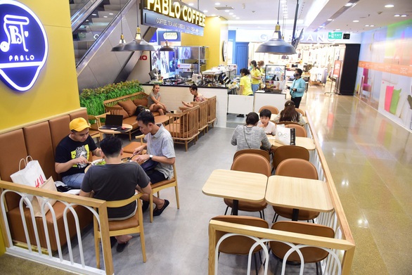 TP.HCM cấm tụ tập trên 30 người, phòng tập gym được hoạt động trở lại - Ảnh 1. TP.HCM cấm tụ tập trên 30 người, phòng tập gym được hoạt động trở lại - Ảnh 1.