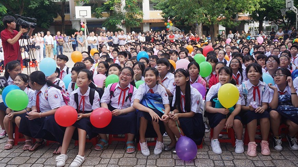 Học sinh ngồi cách nhau 1,5m: Không bắt buộc! - Ảnh 2. Học sinh ngồi cách nhau 1,5m: Không bắt buộc! - Ảnh 2.