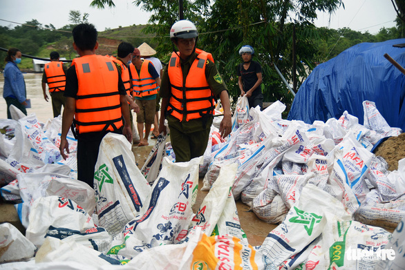 Đồng Nai hỗ trợ gần 26 tỉ đồng cho người dân bị thiệt hại do ngập lụt - Ảnh 2.