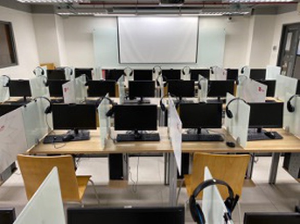 Đại học Văn Lang tổ chức thi đánh giá năng lực ngoại ngữ tiếng Anh - Ảnh 2. Đại học Văn Lang tổ chức thi đánh giá năng lực ngoại ngữ tiếng Anh - Ảnh 2.