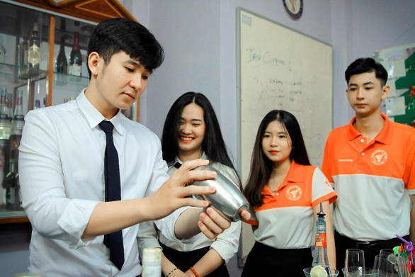 Trường Trung Cấp Việt Giao: Nơi hun đúc đam mê - Ảnh 3. Trường Trung Cấp Việt Giao: Nơi hun đúc đam mê - Ảnh 3.