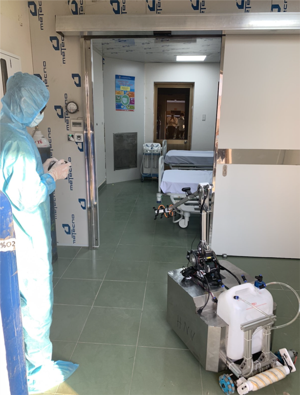 Chiều 3-4, robot bắt đầu khử khuẩn và lau sàn tại khu cách ly dã chiến Củ Chi - Ảnh 5. Chiều 3-4, robot bắt đầu khử khuẩn và lau sàn tại khu cách ly dã chiến Củ Chi - Ảnh 5.