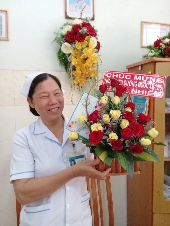 Mẹ mất, nữ điều dưỡng đau đớn nhưng chọn ở lại bệnh viện chống dịch - Ảnh 2. Mẹ mất, nữ điều dưỡng đau đớn nhưng chọn ở lại bệnh viện chống dịch - Ảnh 2.