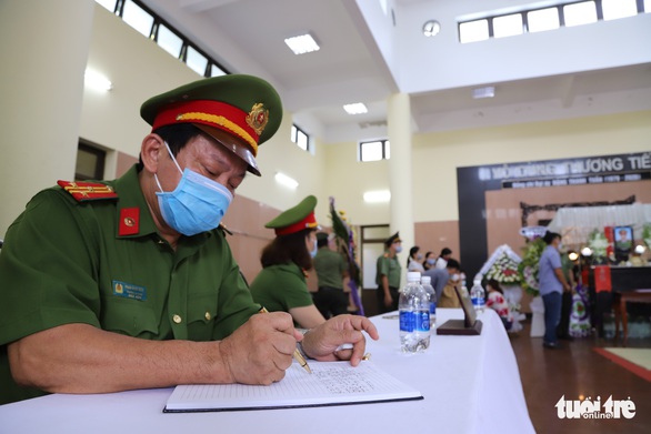 Thăng cấp bậc hàm hai cán bộ, chiến sĩ công an ở Đà Nẵng hi sinh - Ảnh 2. Thăng cấp bậc hàm hai cán bộ, chiến sĩ công an ở Đà Nẵng hi sinh - Ảnh 2.