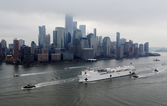 Siêu tàu bệnh viện của hải quân Mỹ khó giúp New York vì không nhận bệnh nhân COVID-19 - Ảnh 3. Siêu tàu bệnh viện của hải quân Mỹ khó giúp New York vì không nhận bệnh nhân COVID-19 - Ảnh 3.